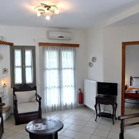 To Pithari Apartment Skyros
