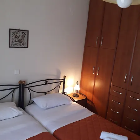 To Pithari Apartment Skyros