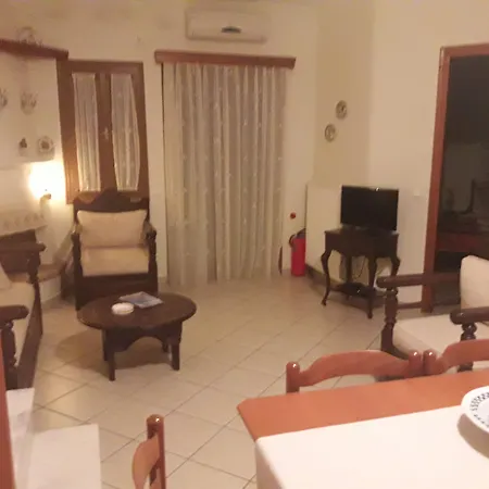 To Pithari アパート